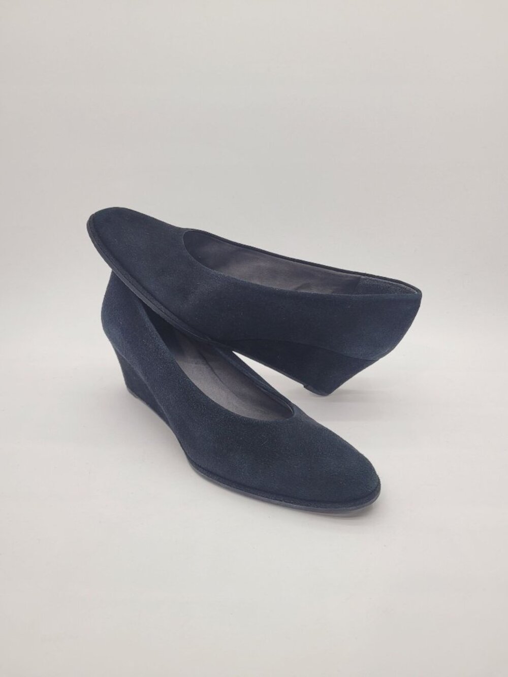 Stuart Weitzman Black Suede Low Wedge Round Toe Heel Size 7 Classic